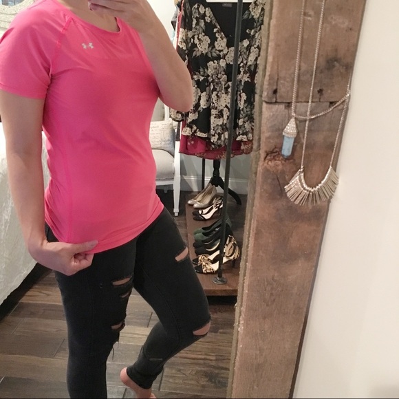 Under Armour medium pink fitted heat-gear gym top - Picture 6 of 7